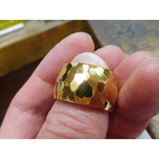 純金 指輪 リング 鍛造 ブランド 値段 安い 24k 24金 k24 太め 太い 甲丸 平甲丸 13mm 槌目 槌目加工 槌目模様 光沢 鏡面 おしゃれ デザイン メンズ レディース |  | 08