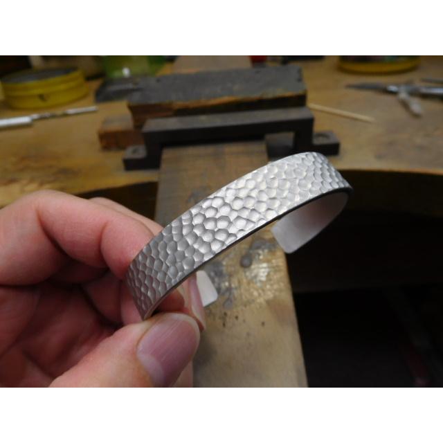 鍛造 バングル ブレスレット 純プラチナ pt1000 pt999 太め 太い 槌目