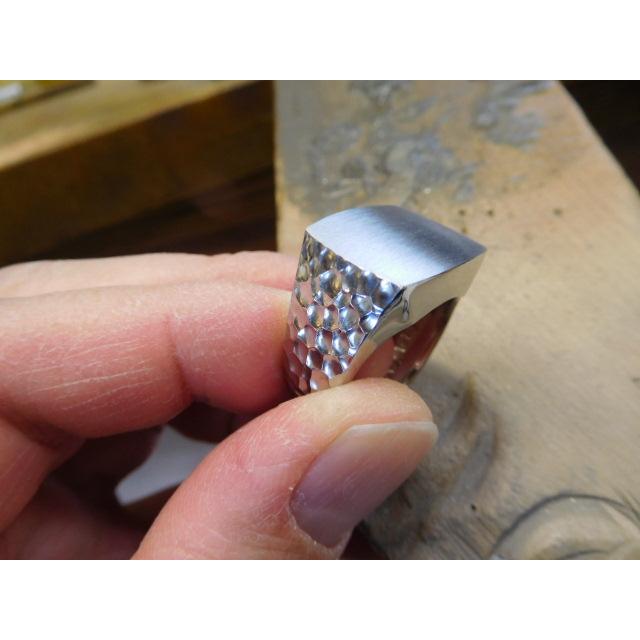 鍛造 シグネットリング 印台リング 40g シグネット 印台 指輪 純プラチナ pt1000 pt999 太い 13mm 槌目 光沢 おしゃれ デザイン メンズ レディース |  | 03