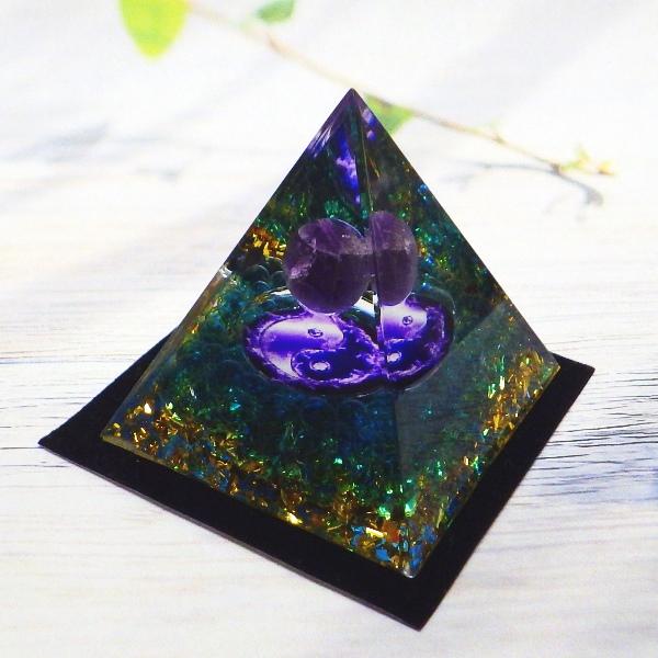【魔除けパワー】薔薇のパヒューム・オルゴナイトペンダント[ビルマ翡翠] オルゴナイト ピラミッド型 アメジスト 天然石 癒し パワーストーン