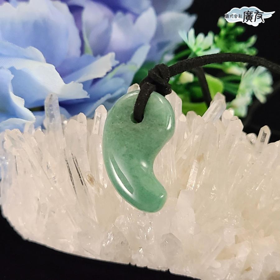 勾玉 ネックレス 紐 アベンチュリン 天然石 緑の石