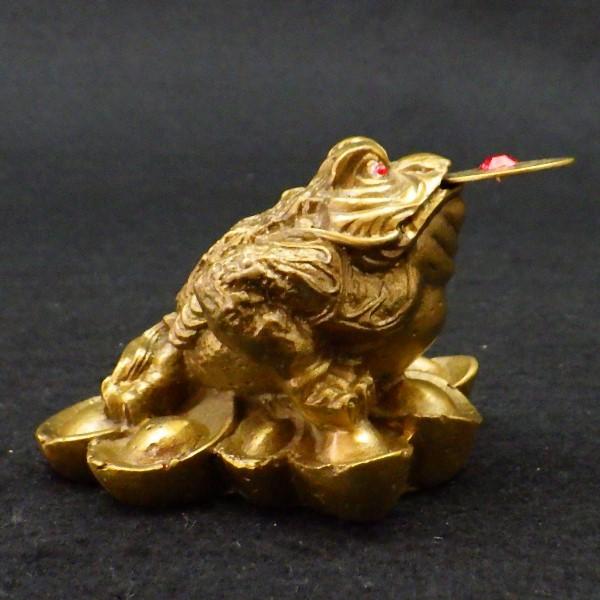 開運 三脚蛙 三本足 カエル 置物 真鍮 風水 玄関 縁起 金色