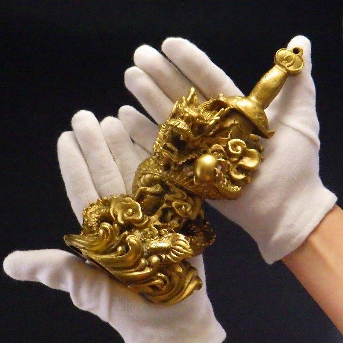 金色の装飾剣型置物　龍 金色の装飾剣型置物 龍 【楽天市場】龍の置物 金色 ゴールド 開運