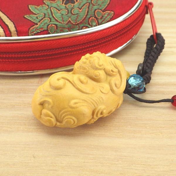 本翡翠 八卦彫刻 根付 開運 厄除け 魔除け 風水 赤紐 手彫り