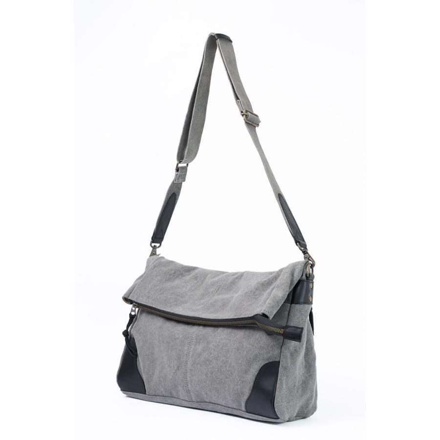 豊岡鞄（認定商品・FEEDBAG）豊岡製・神鍋山火山灰+墨染め 8号帆布・二つ折れショルダー FB-103 |  | 02