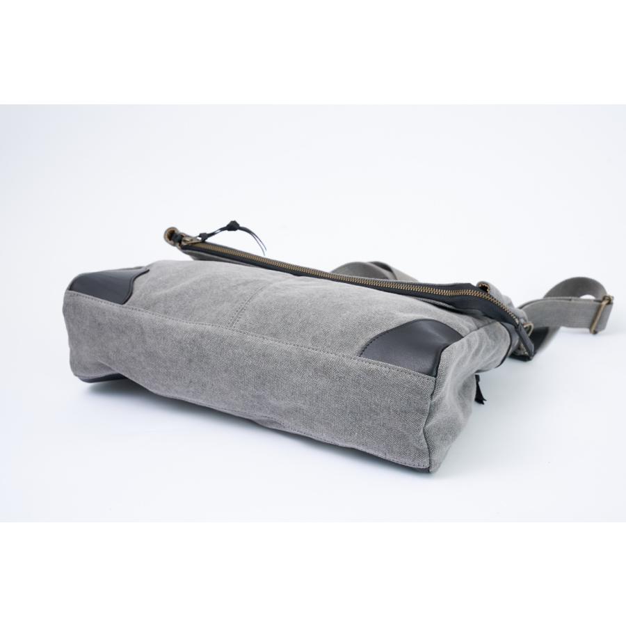 豊岡鞄（認定商品・FEEDBAG）豊岡製・神鍋山火山灰+墨染め 8号帆布・二つ折れショルダー FB-103 |  | 03