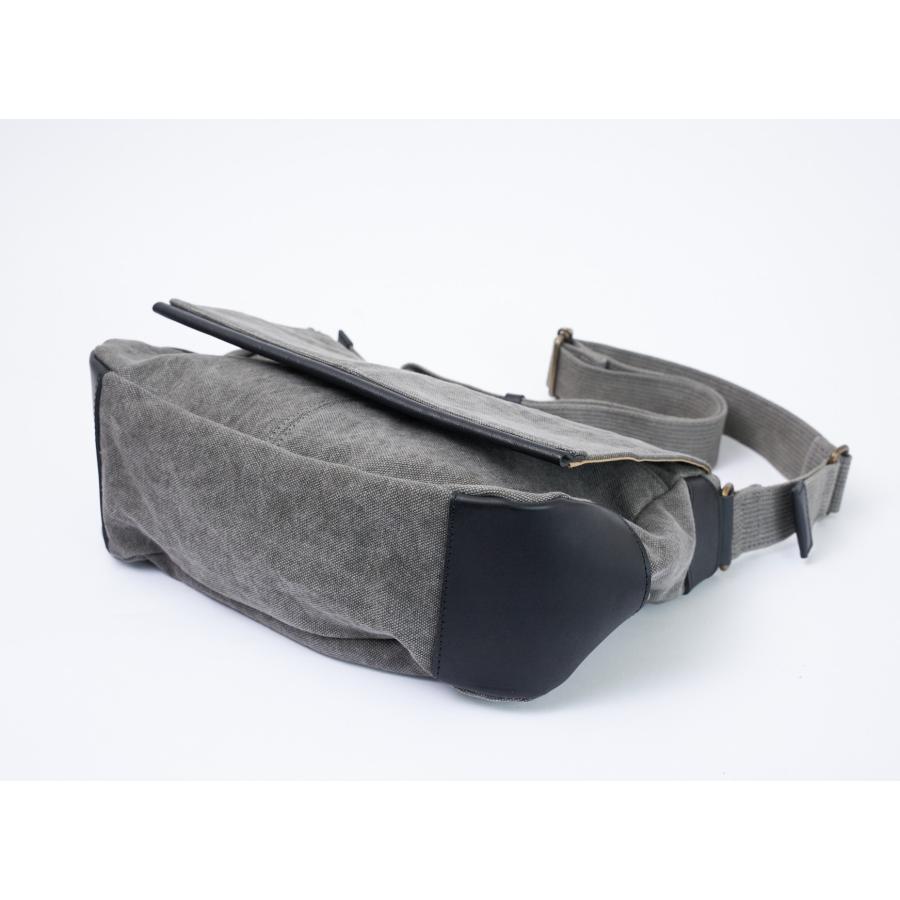 豊岡鞄・認定品（FEEDBAG）豊岡製・神鍋山火山灰+墨染め 8号帆布・カブセショルダー FB-104 |  | 02
