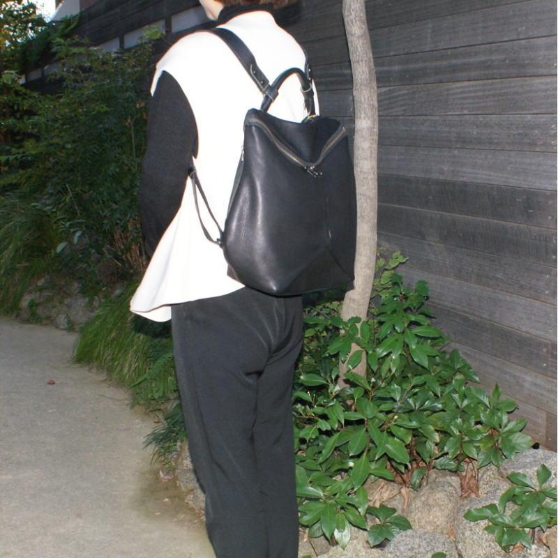 -Less(レス)／レスデザイン（日本製）播州(姫路)のタンナーでオリジナルの革・ソフトオイルレザー・半円ファスナーリュック　LMSB-0201 |  | 02