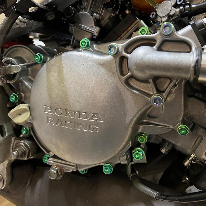 K'sガレージ NSR250 R. クランクケースカバー周り チタンボルト 13本