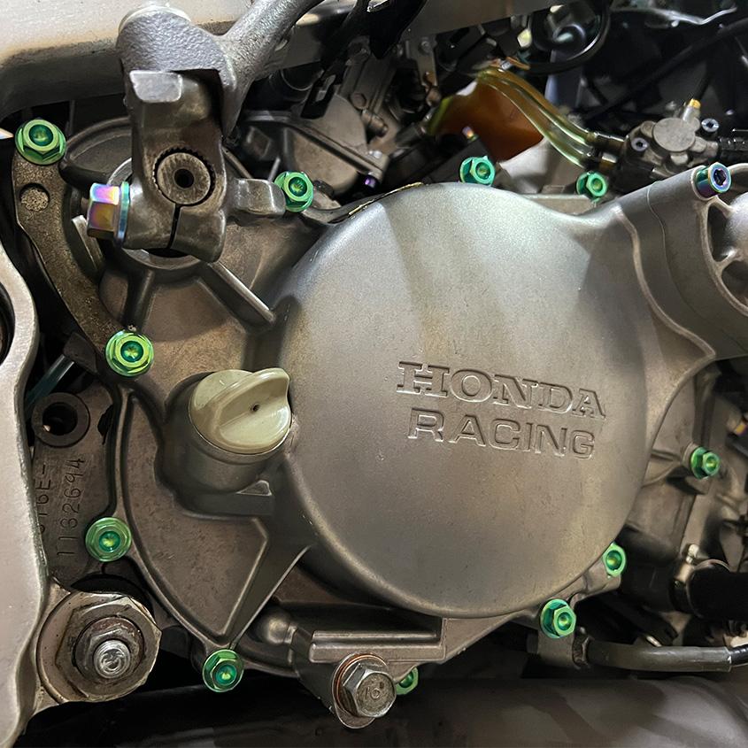 K'sガレージ NSR250 R. クランクケースカバー周り チタンボルト 13本