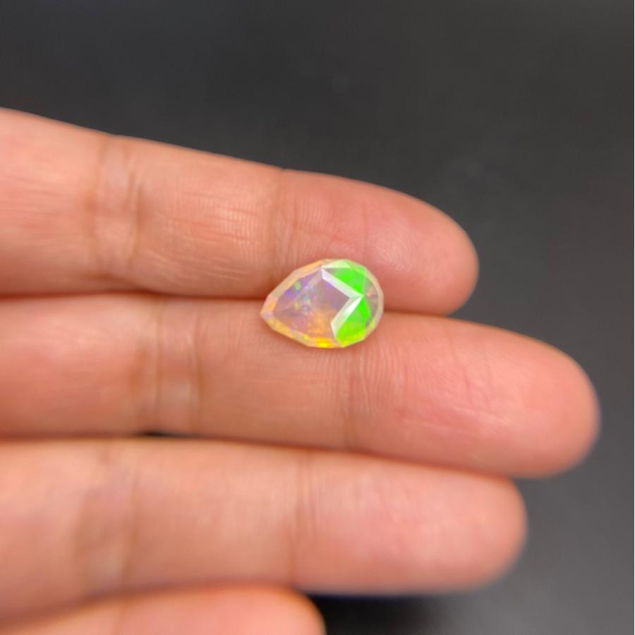 宝石⚜ルース》凄まじい遊色✨天然エチオピアオパール 9.531ct 鑑付
