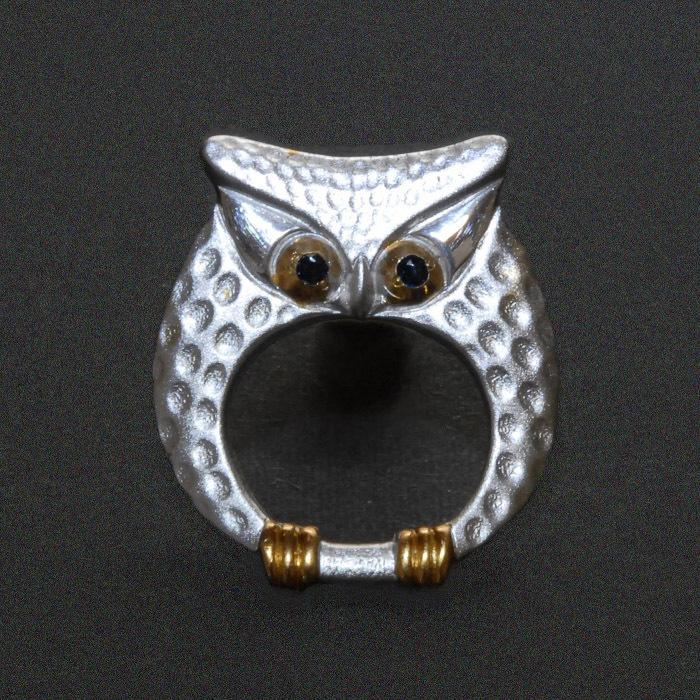 純銀！老舗森銀器製作所製】サファイアの目シルバーメガネ掛けブローチ