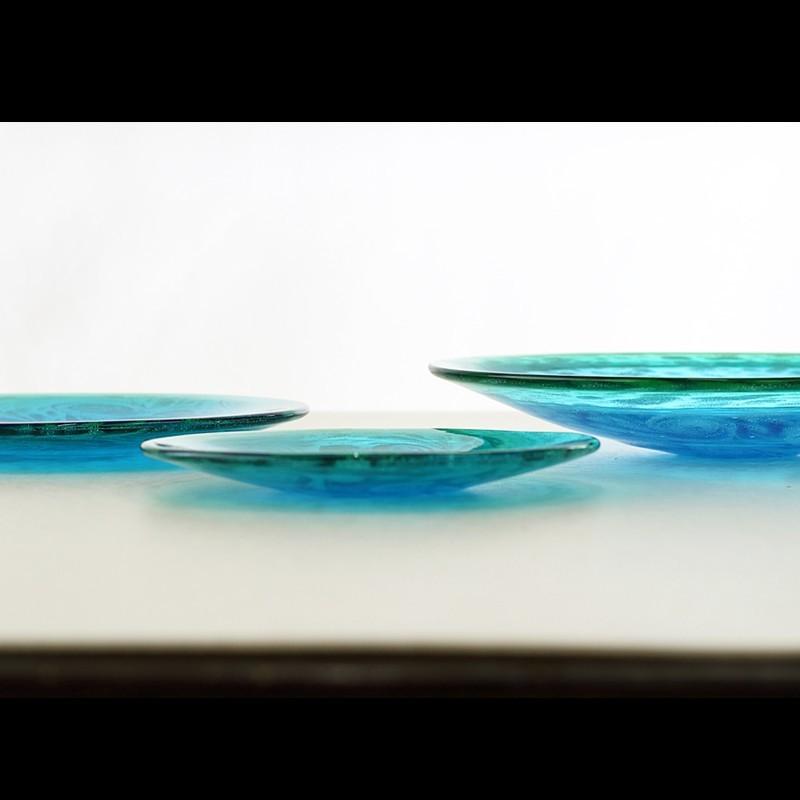 和食器 鉢 皿 ガラス おしゃれ 渦潮イラブチャー皿・大 : 琉球ガラス