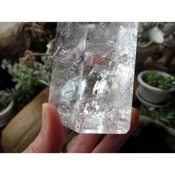 レインボースタッデッドクォーツ/天然水晶ポイント/トカンティンス州産