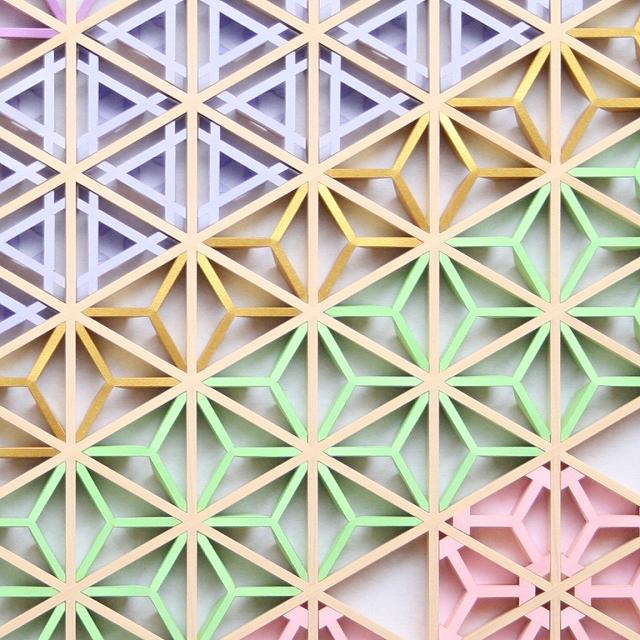 組子　組子細工　壁掛け　ウォールアート 細かい目を持った綺麗な組子細工 壁掛けアート 籠目 | 組子細工 花葉