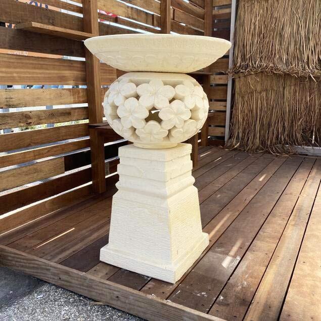 バリ島製 石台 ストーンオブジェ フランジパニ柄 ホワイト H90cm 石像 アジアン ガーデン 彫刻 おしゃれ 庭 16041アジアン