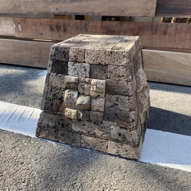 アジアンスタンド 屋内用 置台 軽石台 台形 H27cm 天然石貼り バリ島製
