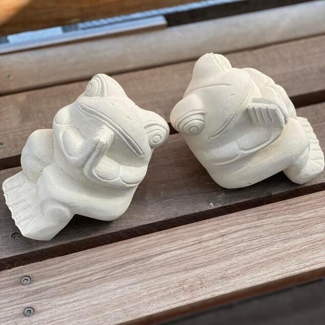石像 お祈りカエル 腰掛け ペア カップル セット かわいい ガーデン