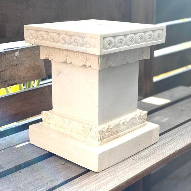 バリ島 ミニ 石台 角 スタンド H30cm 石像 置台 ガーデン 石材 彫刻