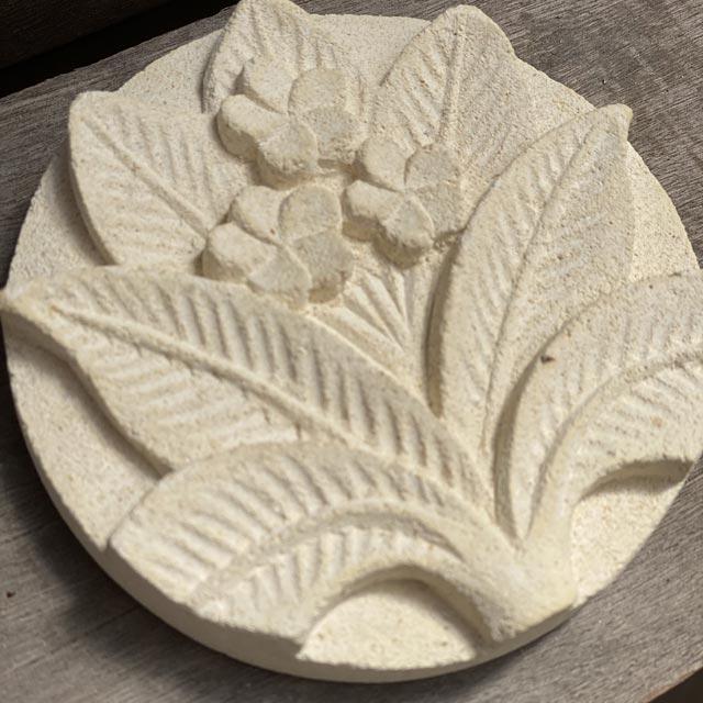ストーンレリーフ フラワー タイル 丸 9.5cm プルメリア パラス石