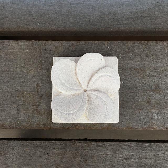 バリ島　木彫り額付きストーンレリーフ バリ島石材 ストーンレリーフ フラワー H100×W100cm 白 大きい