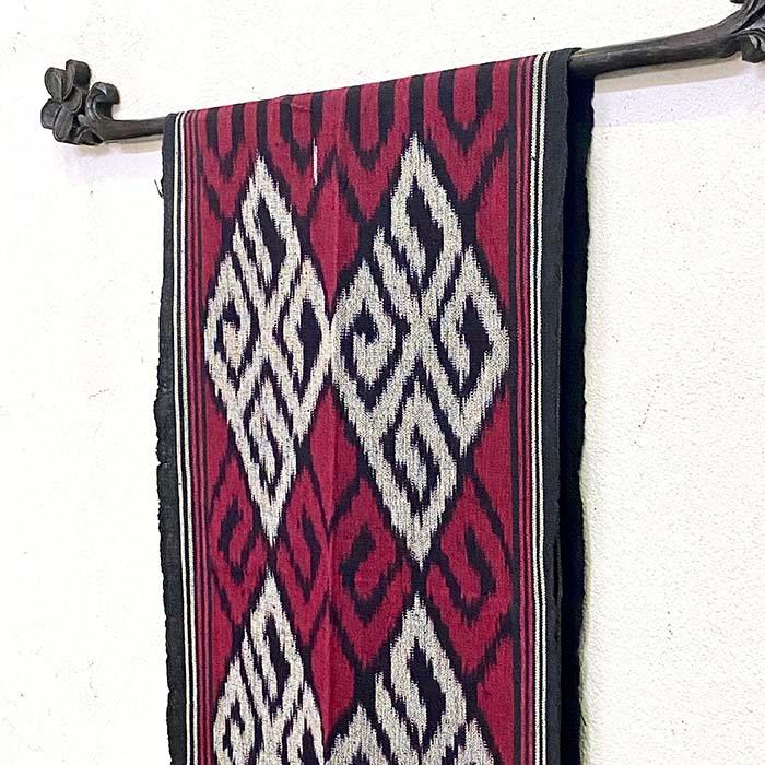 イカット 190×37cm 生地 織物 赤系 タペストリー インドネシア バリ