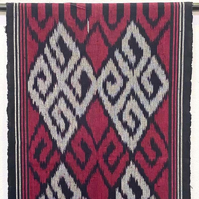 イカット 190×37cm 生地 織物 赤系 タペストリー インドネシア バリ
