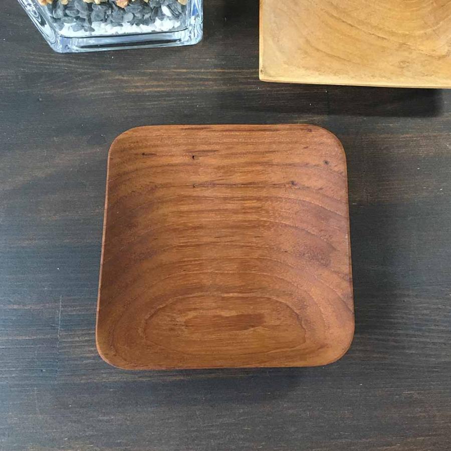 能登輪島塗木製正方形脚付き盆 黒と茶色の木目（10枚入り） 能登輪島塗木製正方形脚付き盆 黒と茶色の木目（10枚入り） Amazon.