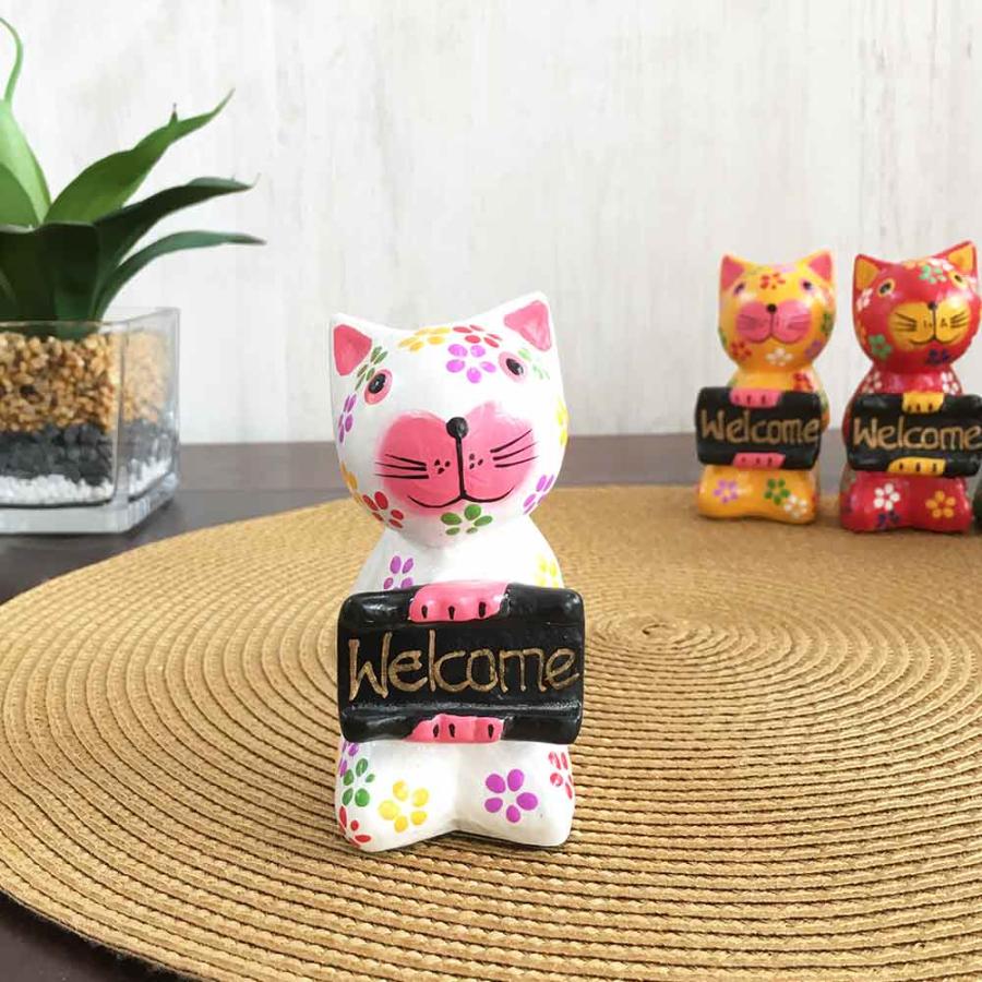 ウェルカムボードを持った可愛いバリネコ カラフル 5色 花柄 猫の