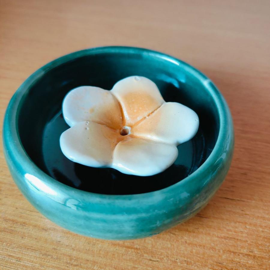 お香立て プルメリア グリーン 陶器 丸型 直径9.5cm 緑 バリ島製
