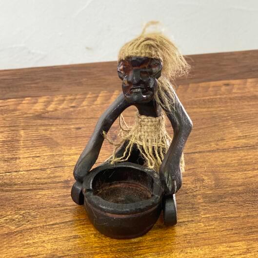 黒色木製人間彫刻インテリア置物灰皿