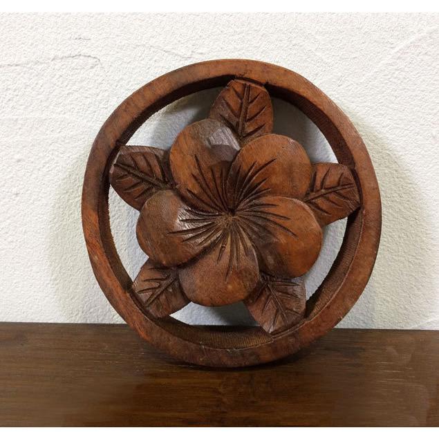 木製 レリーフ 壁掛け プルメリア ラウンド 2色 彫刻 パネル 丸 花