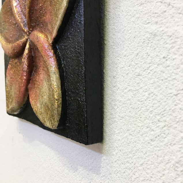 プルメリア　ウッドレリーフ　バリ　ハワイ　壁掛け　インテリア　フランジパニ アート感溢れるデザインが素敵な 木製 壁掛けレリーフ ゴールド