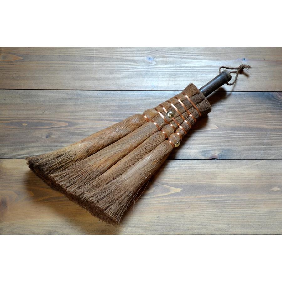 棕櫚 小箒 おしゃれ おすすめ 4玉荒神箒 トサカ 大 山本勝之助商店 和歌山県 人気 定番 インテリア 薪ストーブ デスク 手作り ほうき生活 国産 日本製 Yh4 暮らしのほとり舎 Yahoo 店 通販 Yahoo ショッピング