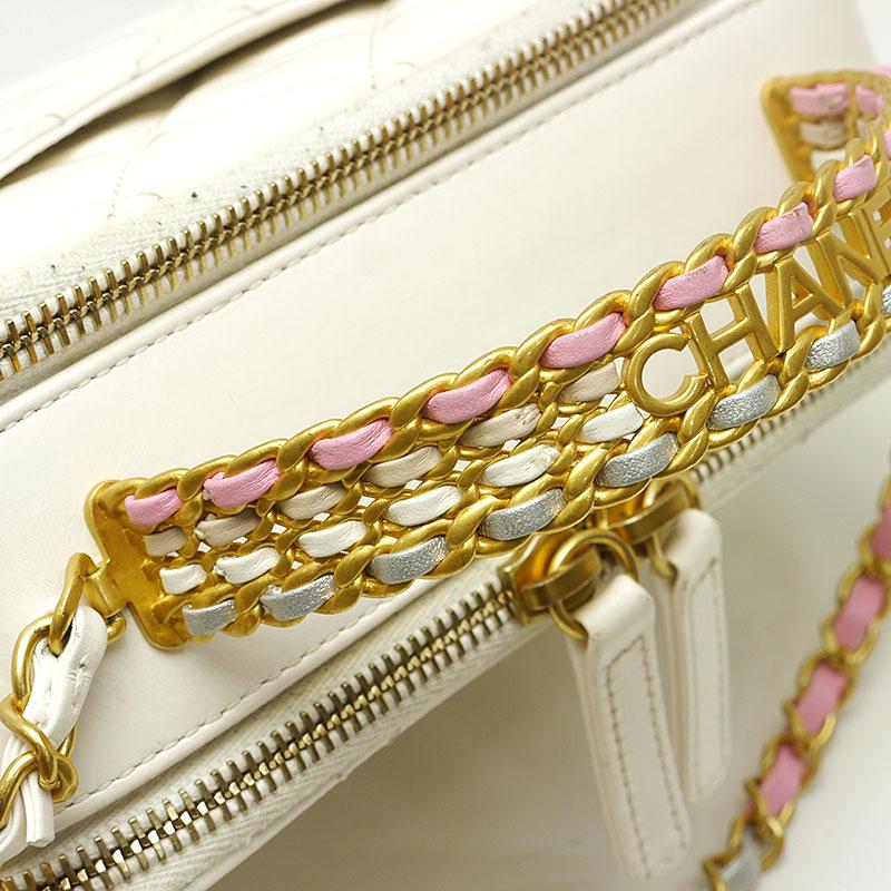 CHANEL（シャネル） マトラッセ バニティバッグ ホワイト 白 2WAY