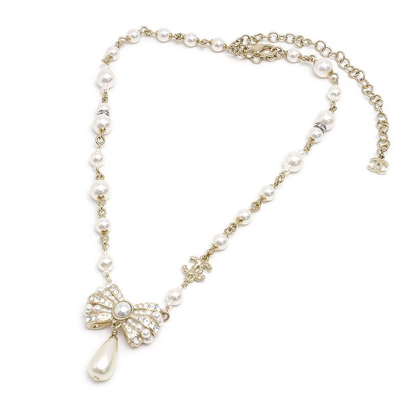 シャネル CHANEL フェイクパールネックレス リボンモチーフ シャネル CHANEL フェイクパールネックレス リボンモチーフ