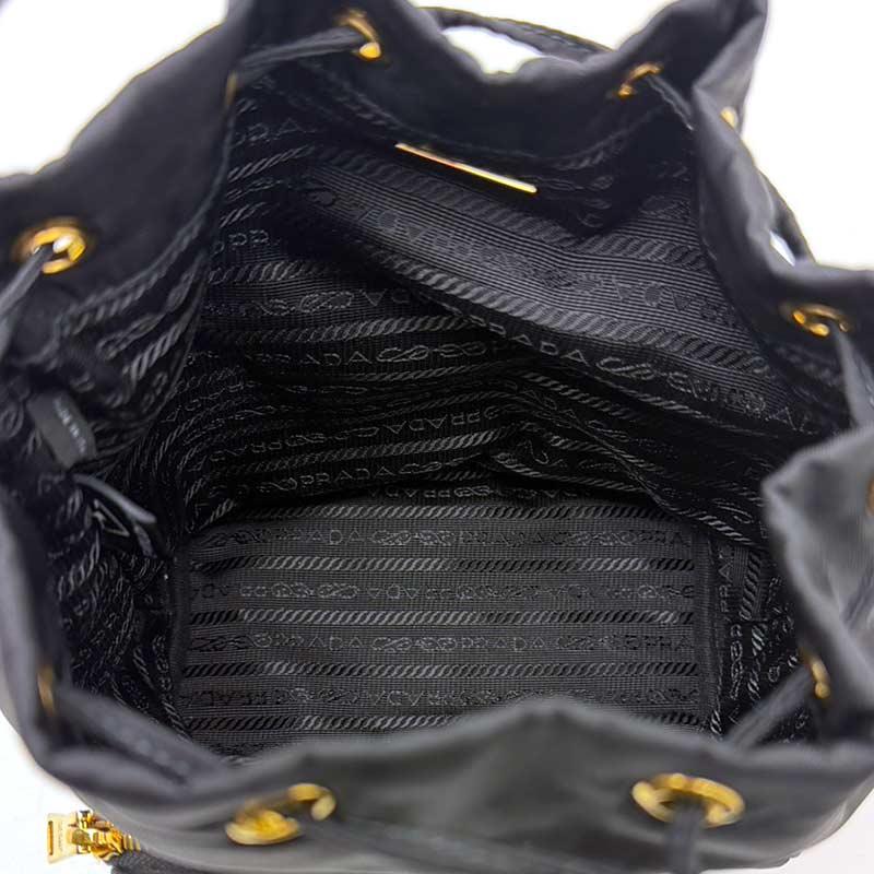 極美品△PRADA プラダ 1BH038 デュエット トライアングルロゴ Re-Nylon バケットバッグ 巾着 ショルダーバッグ ブラック ゴールド金具 保存袋付き レディース 定価275,000円 PRADA（プラダ） PRADA 1BH038 RV44 ショルダーバッグ レディース