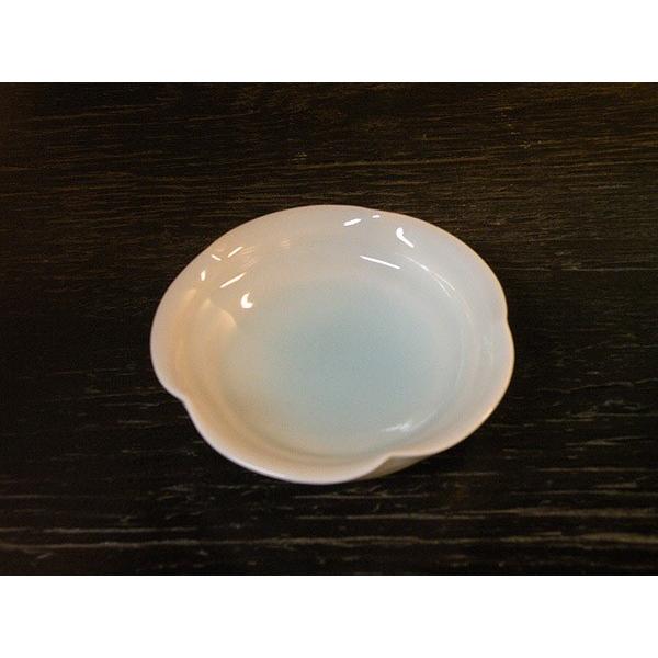 砥部焼　淡青白磁　皿　（小）　輪花　　食器皿　陶彩窯　焼き物　陶器 |  | 01