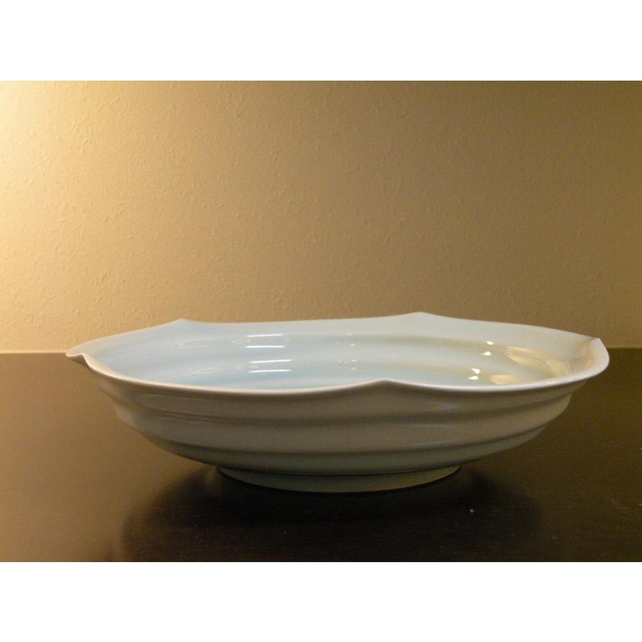 砥部焼　淡青白磁　皿　（大）　輪花　食器皿　陶彩窯　焼き物　陶器 |  | 01