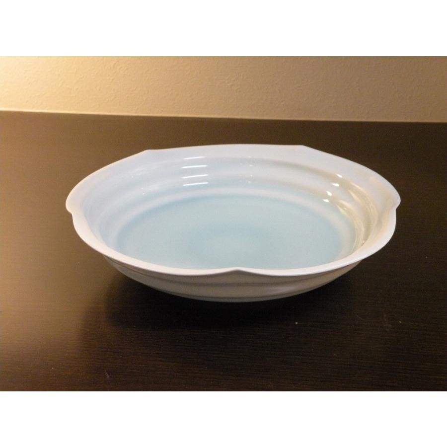 砥部焼　淡青白磁　皿　（大）　輪花　食器皿　陶彩窯　焼き物　陶器 |  | 02
