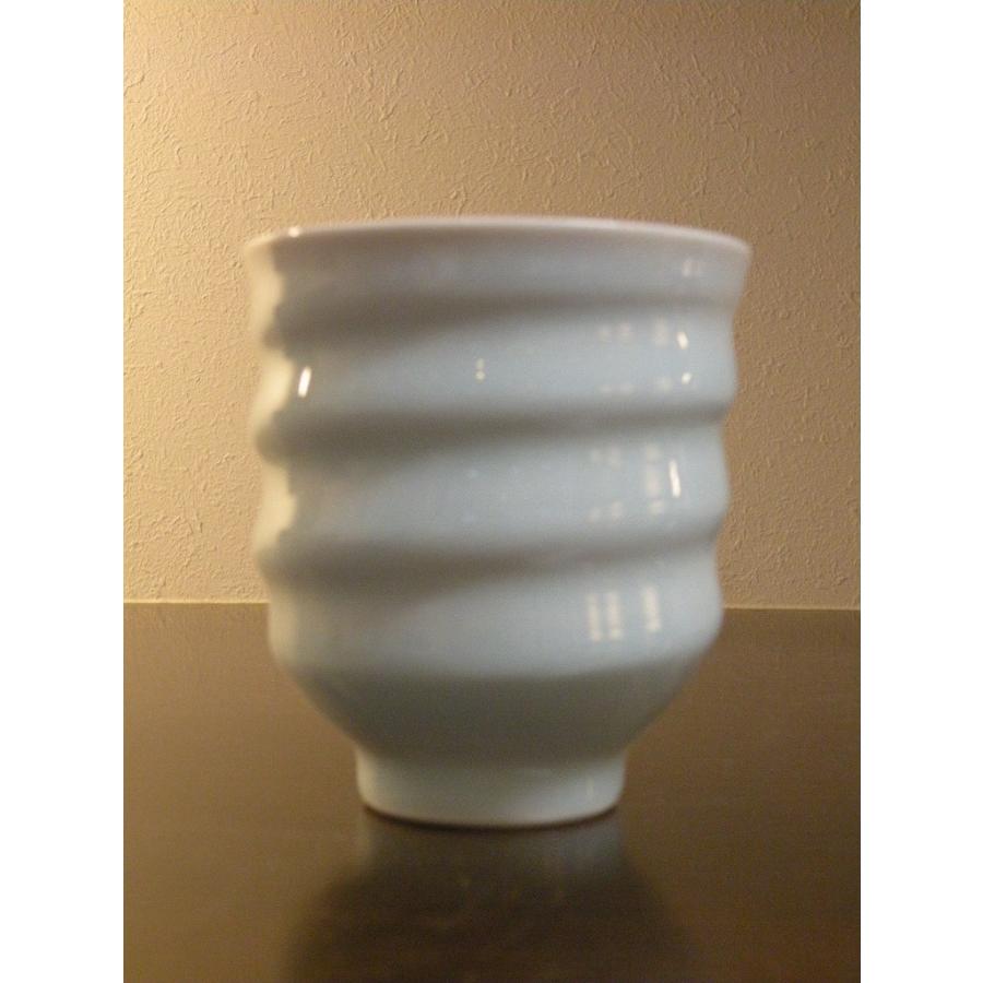 砥部焼　淡青白磁　渦巻き湯呑　長　陶彩窯　焼き物　陶器 |  | 01