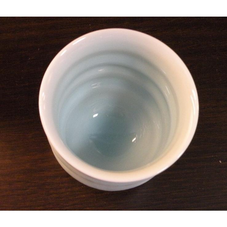 砥部焼　淡青白磁　渦巻き湯呑　長　陶彩窯　焼き物　陶器 |  | 02