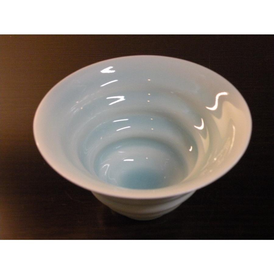 砥部焼　淡青白磁　渦巻き鉢　三角　陶彩窯　焼き物　陶器 |  | 02