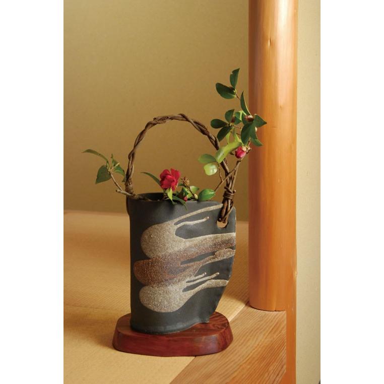 信楽焼　黒陶流しつる付花入　花器 | 