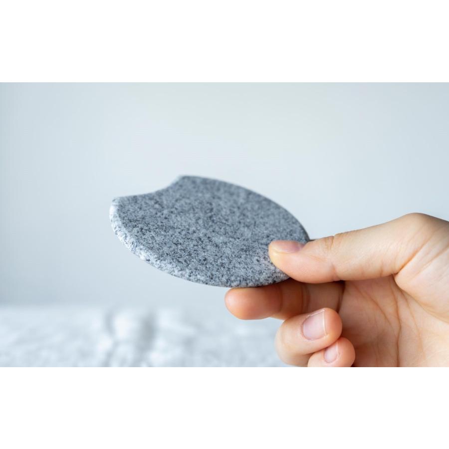 小皿　石の小皿　Plate  MON  ねじり　豆皿　和菓子皿  庵治石  AJI PROJECT  OT-COASTER-mon-nejiri |  | 02