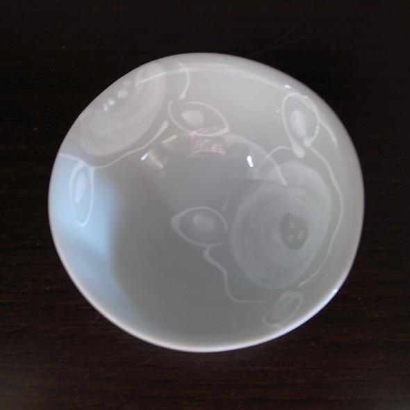 砥部焼　ぐいのみ　イッチン　椿　木箱入り　　陶彩窯　焼き物　陶器 |  | 01