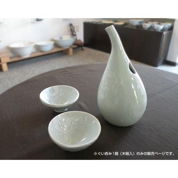 砥部焼　ぐいのみ　イッチン　椿　木箱入り　　陶彩窯　焼き物　陶器 |  | 02