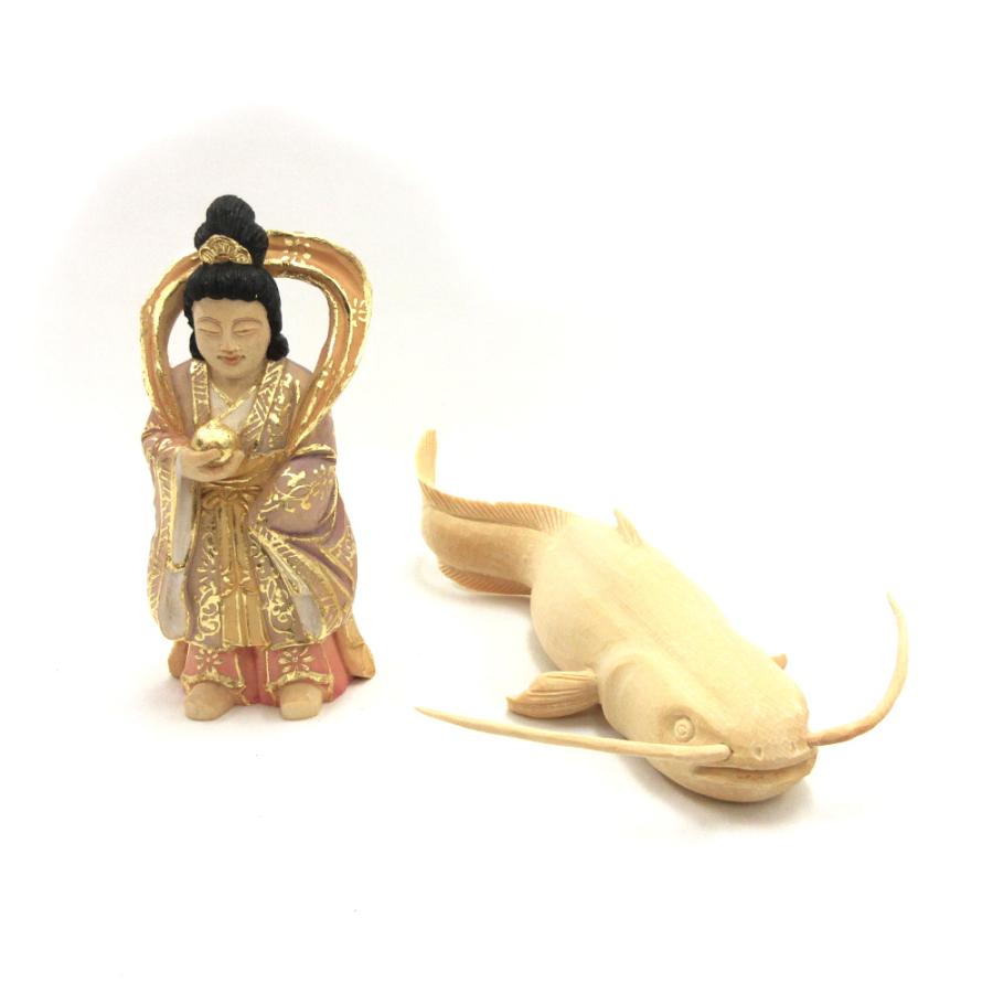 木彫神像/豊玉姫（総高14cm桧木彩色）とナマズ 四角台付 : 栗田