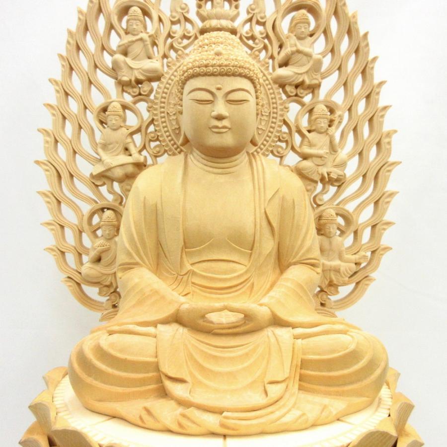 【セール・新品】 釈迦如来座像　黄楊　総高さ約15.5㎝　丸形台座付　釈迦 仏像 釈迦如来 座像 身丈7寸 総高70cm 飛天光背 八角台 桧木 座