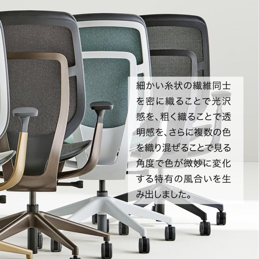 Karman [ Black × Black ] 半透明なメッシュ張地 スチールケース カーマン ブラック KR08 4Dアーム ランバーサポート 座面高さ調整可の画像